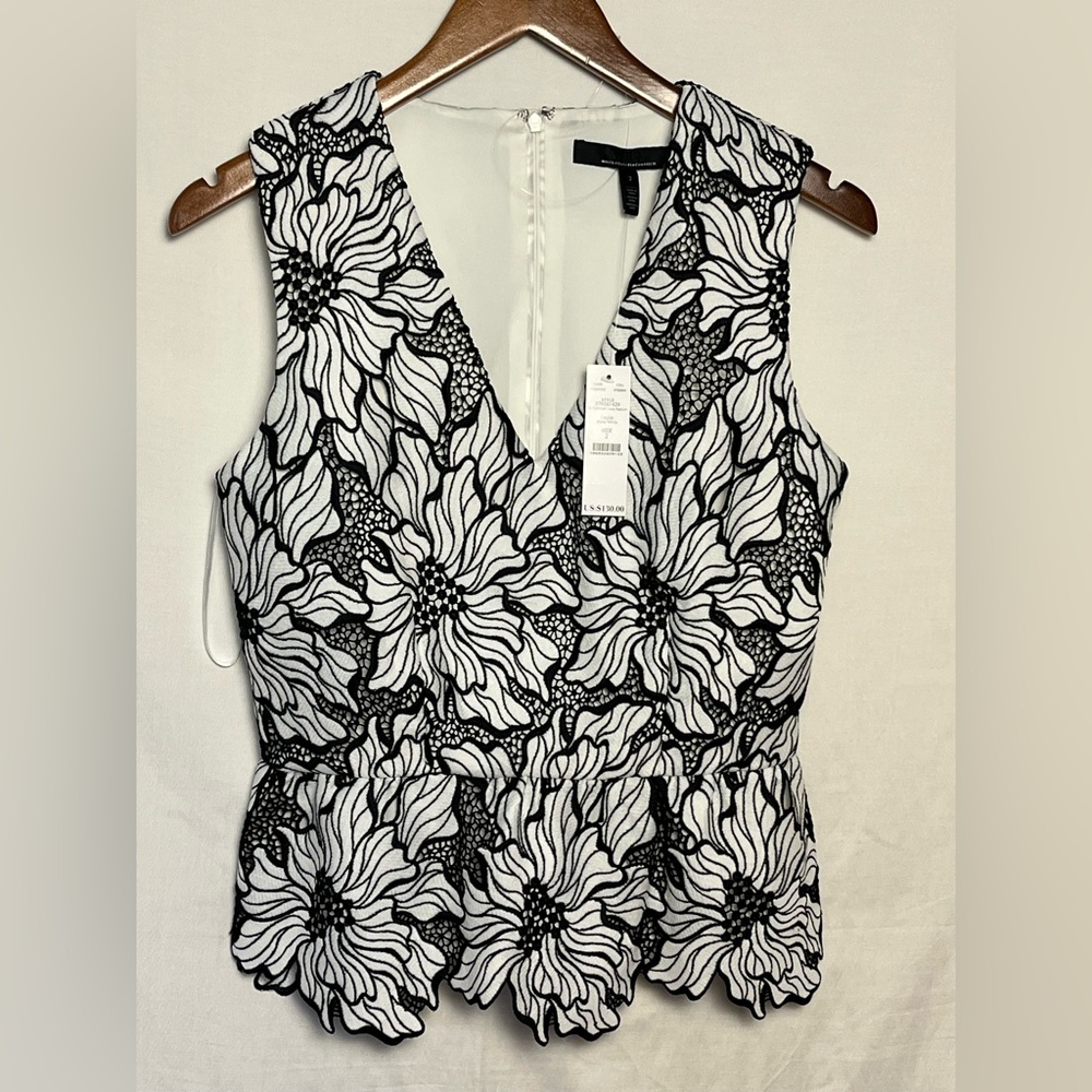 NWT- White House Black Market Floral Lace Embroidered Peplum V neck Top - Sz 2